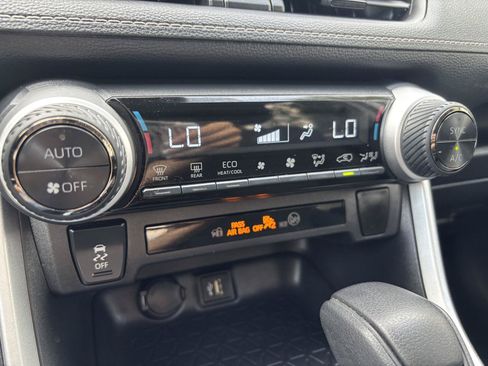 Used 2025 Toyota RAV4 XLE AWD/4WD image 24