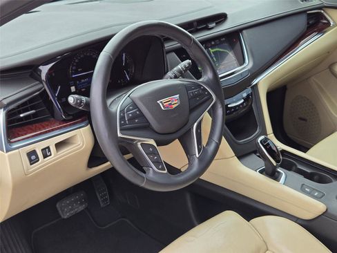 Used 2017 Cadillac XT5 Premium Luxury FWD image 10