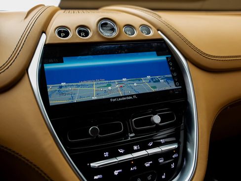 Used 2021 Aston Martin DBX AWD/4WD image 45