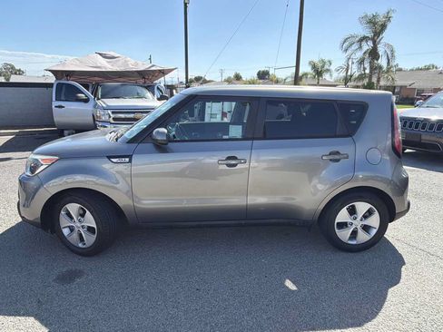 Used 2016 Kia Soul FWD image 2