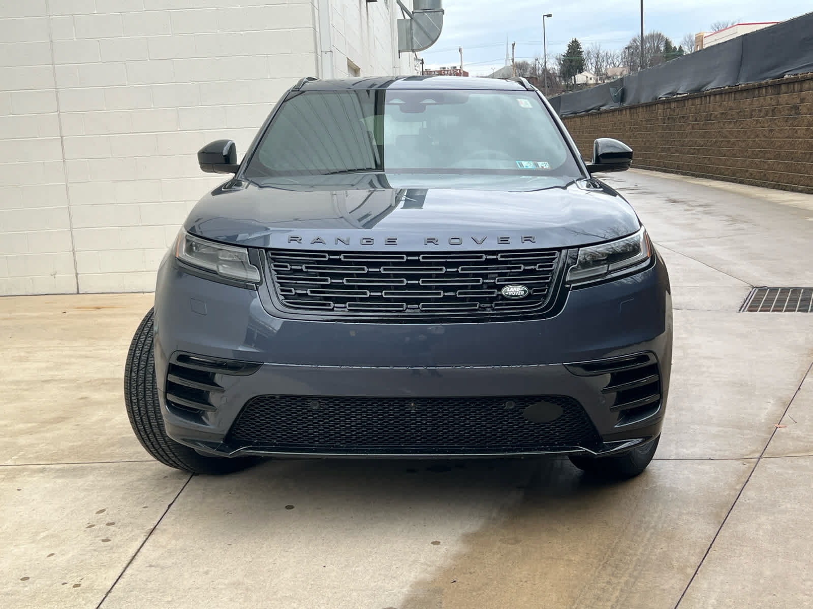 Used 2025 Land Rover Range Rover Velar Dynamic SE AWD/4WD image 2