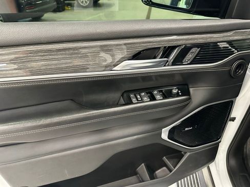 Used 2022 Jeep Wagoneer Series III w/ Premium Group I image 12