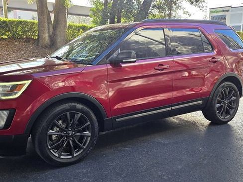 Used 2017 Ford Explorer XLT w/ Equipment Group 202A image 1