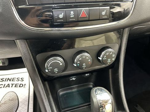 Used 2013 Chrysler 200 Limited FWD image 15