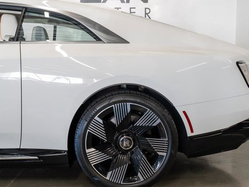 Used 2026 Rolls-Royce Spectre image 38