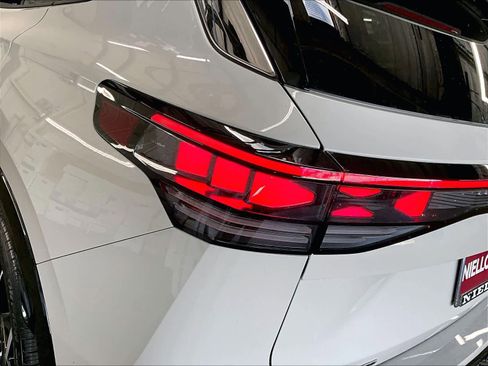 New 2026 Volkswagen Tiguan SEL R-Line AWD/4WD image 24