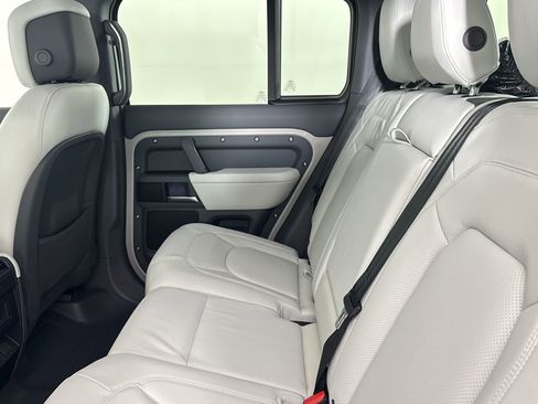 New 2026 Land Rover Defender 110 X-Dynamic SE image 24