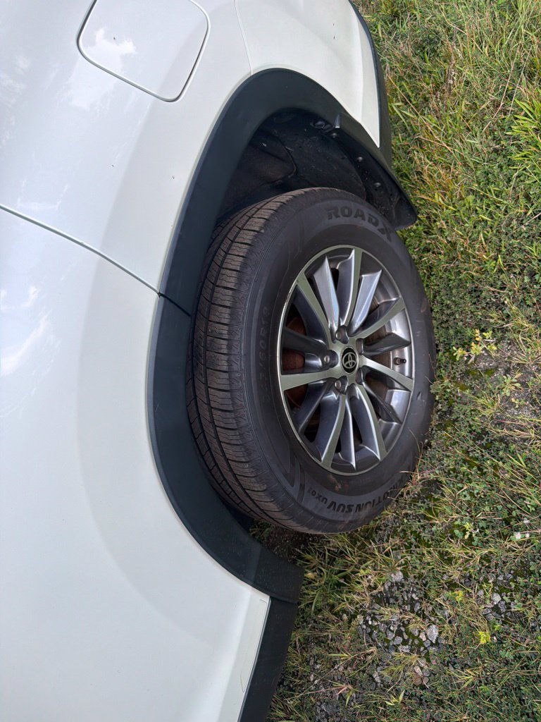 Used 2019 Toyota Highlander XLE AWD/4WD image 12