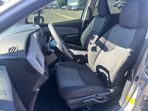 Used 2016 Toyota Yaris L FWD image 10