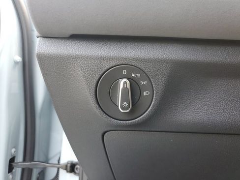 Certified 2025 Volkswagen Jetta SE FWD image 34