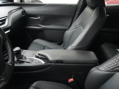 Used 2022 Lexus UX 200 w/ Accessory Package (Z2) FWD image 7