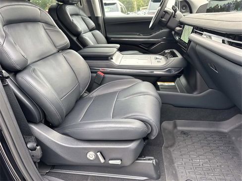 New 2025 Lincoln Navigator L Reserve image 9