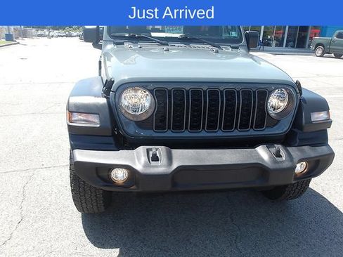 Used 2025 Jeep Wrangler Sport AWD/4WD image 2
