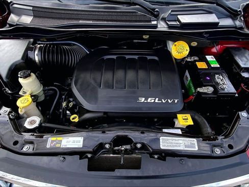 Used 2014 Chrysler Town & Country Touring w/ Trailer Tow Group image 30