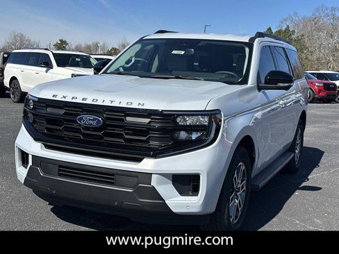 New 2026 Ford Expedition Active image 3