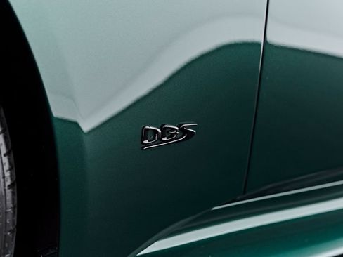 Used 2023 Aston Martin DBS Coupe RWD image 29