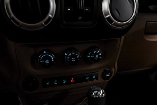 Used 2017 Jeep Wrangler Unlimited Sahara w/ Connectivity Group AWD/4WD image 24