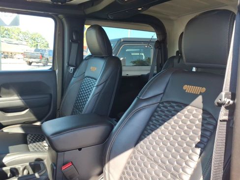 Used 2025 Jeep Wrangler Sport AWD/4WD image 17