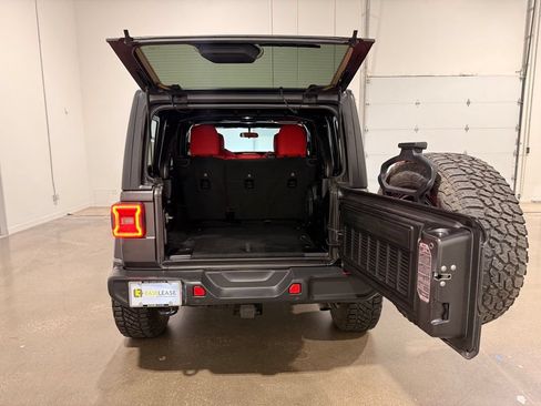 Used 2018 Jeep Wrangler Unlimited Sport S AWD/4WD image 9