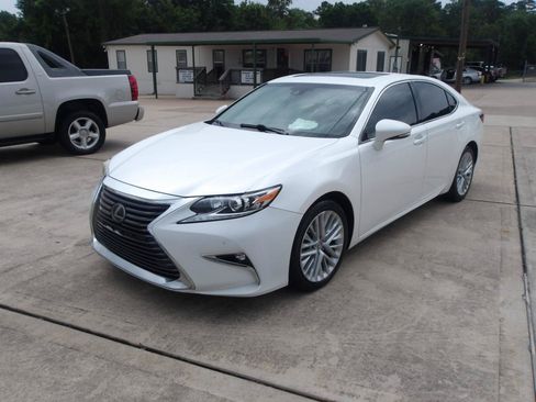 Used 2016 Lexus ES 350 w/ Luxury Package w/Wood Trim FWD image 2