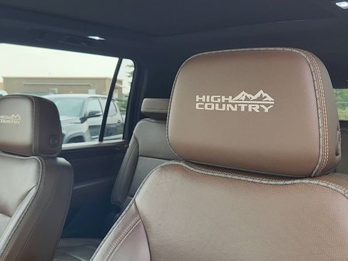 Used 2021 Chevrolet Suburban High Country AWD/4WD image 9