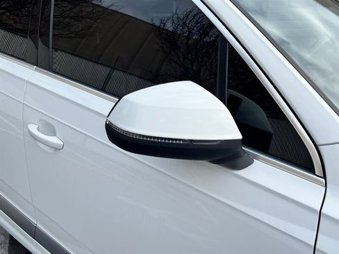 Used 2017 Audi Q7 3.0T Premium Plus w/ Premium Plus Package image 9