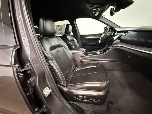 Used 2024 Jeep Grand Cherokee L Limited image 13