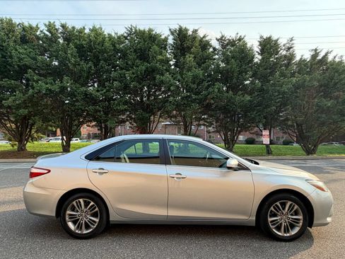 Used 2017 Toyota Camry SE FWD image 8