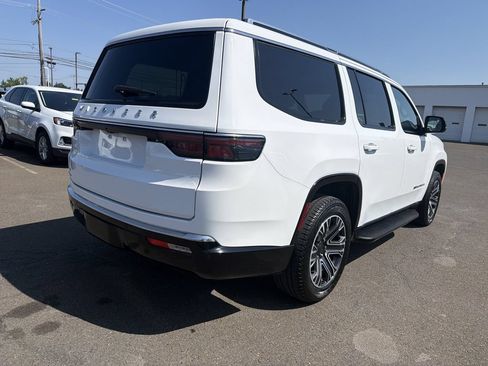 Used 2023 Jeep Wagoneer 4WD w/ Premium Group I image 5
