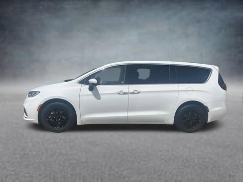 Used 2023 Chrysler Pacifica Touring-L FWD image 6