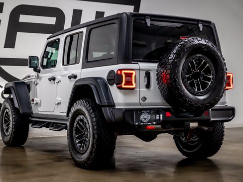 Used 2025 Jeep Wrangler Unlimited Rubicon w/ XTREMEE 35" Tire Package AWD/4WD image 35