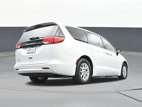 Used 2022 Chrysler Voyager LX FWD image 51