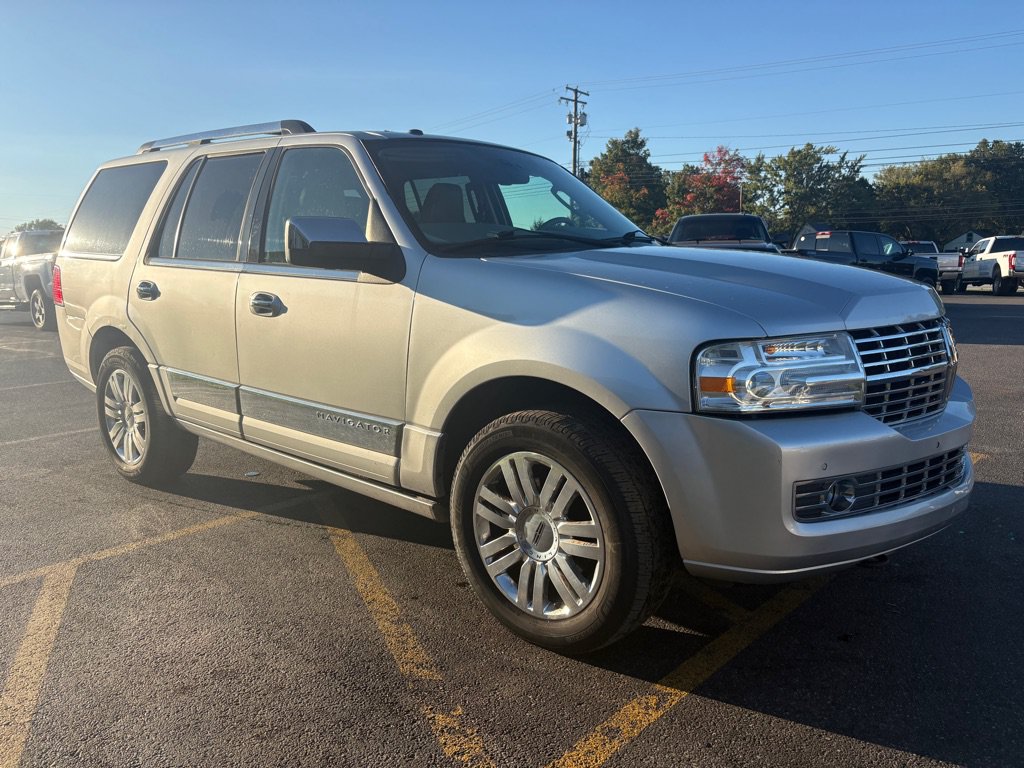 Used 2012 Lincoln Navigator 4WD image 4