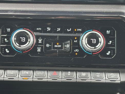 Used 2024 GMC Sierra 2500 AT4X image 4