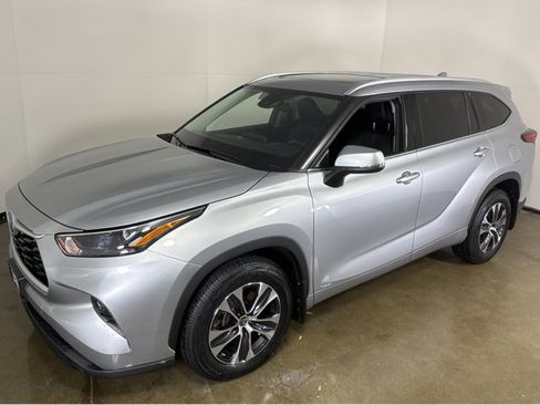 Used 2022 Toyota Highlander XLE image 14