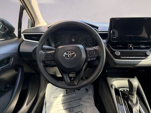Used 2025 Toyota Corolla LE FWD image 12