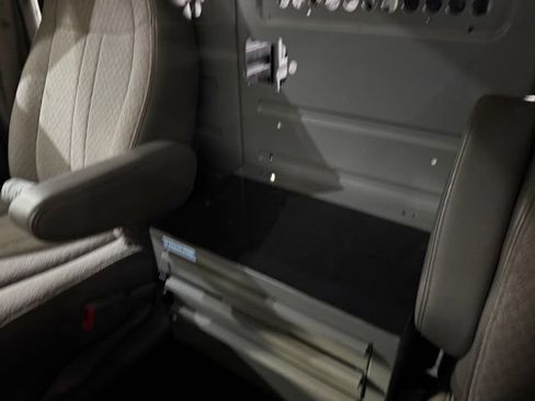 Used 2016 GMC Savana 2500 RWD image 26