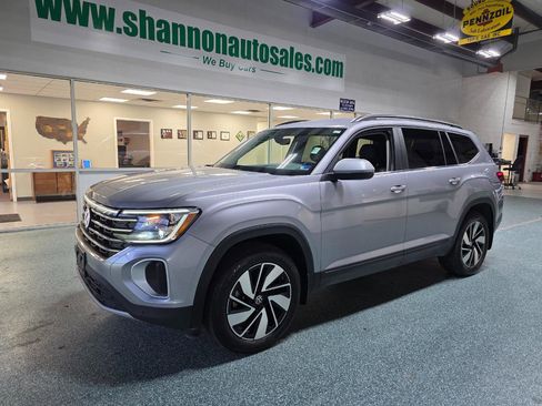 Used 2024 Volkswagen Atlas SE image 2