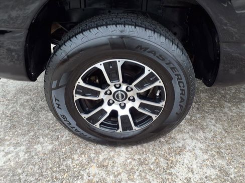 Used 2023 Nissan Titan SV image 24