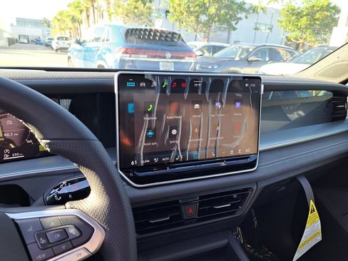 New 2026 Volkswagen Tiguan SE R-Line FWD image 9