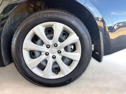 Used 2025 Toyota Corolla LE image 11