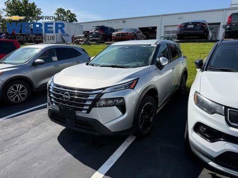 Used 2025 Nissan Rogue SV AWD/4WD image 1