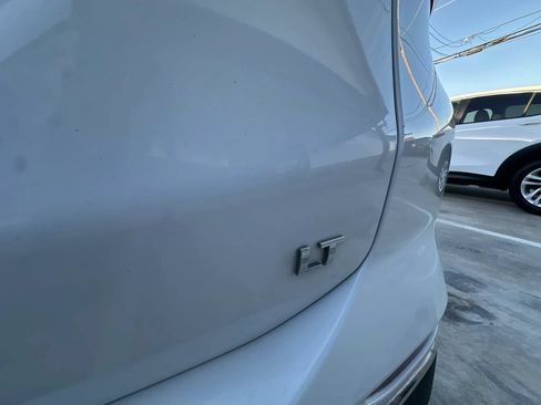 Used 2018 Chevrolet Equinox LT FWD image 12