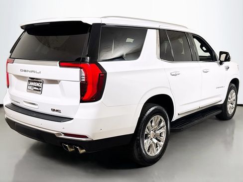 Certified 2025 GMC Yukon Denali AWD/4WD image 4