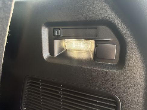Used 2023 Ford Explorer XLT RWD image 23