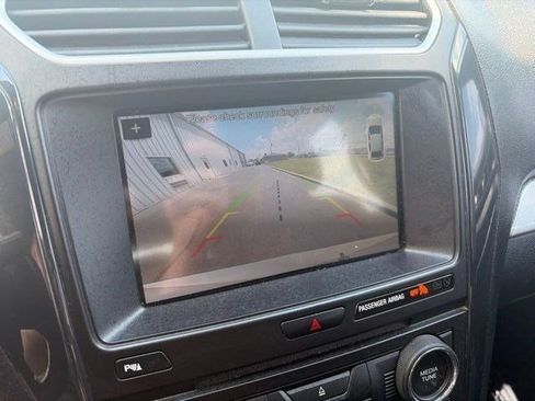 Used 2017 Ford Explorer XLT FWD image 23