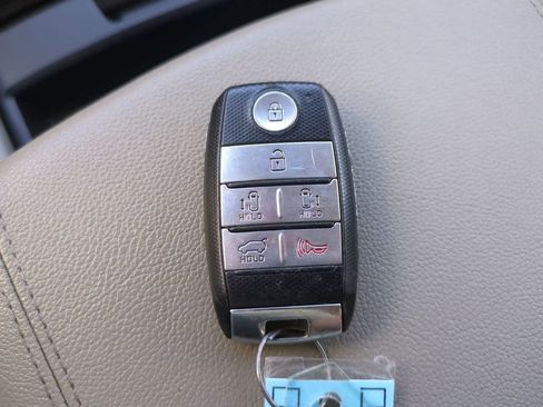 Used 2016 Kia Sedona EX image 28