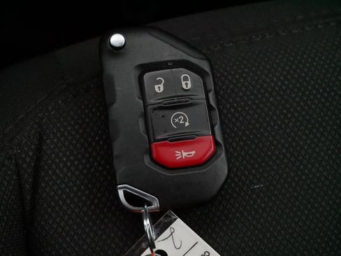 Used 2019 Jeep Wrangler Unlimited Sahara w/ Cold Weather Group image 31