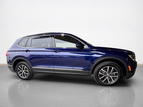 Used 2021 Volkswagen Tiguan SE w/ Panoramic Sunroof Package image 2