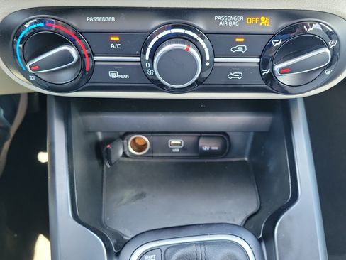 Used 2024 Kia Soul LX FWD image 27